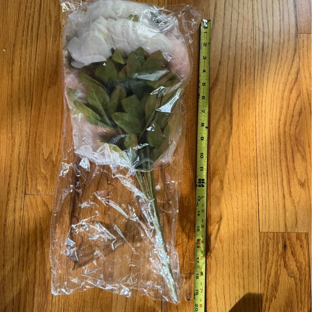 COPY - COPY - NWT Elegant Vintage Inspired Artificial Peony Bouquet